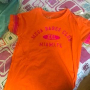 I’m selling a brand new shirt